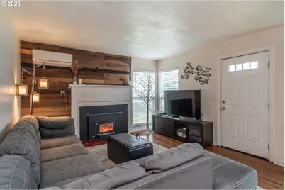 575 W Center St, Roseburg, OR 97471 - Photo 4