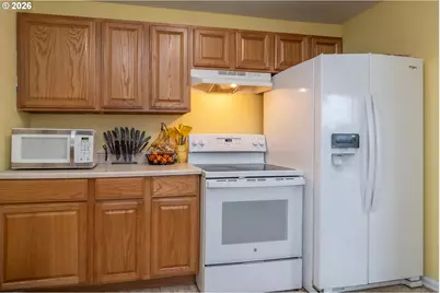 575 W Center St, Roseburg, OR 97471 - Photo 12