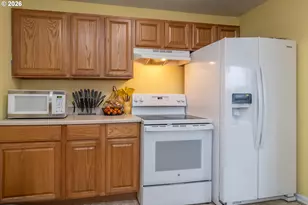 575 W Center St, Roseburg, OR 97471 - Photo 12