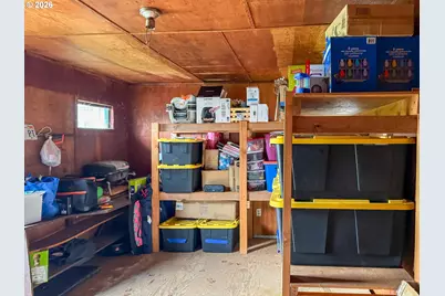 575 W Center St, Roseburg, OR 97471 - Photo 30