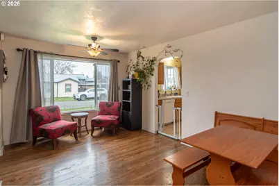 575 W Center St, Roseburg, OR 97471 - Photo 8