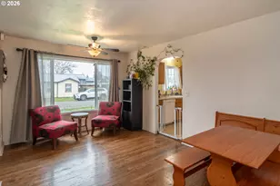 575 W Center St, Roseburg, OR 97471 - Photo 8