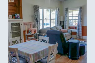 377 N Dean St, Coquille, OR 97423 - Photo 8