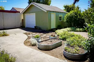 377 N Dean St, Coquille, OR 97423 - Photo 32