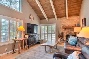 17636 Tennis Village Ct, Sunriver, OR 97707 - Photo 6