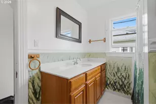 2003 NE Halsey St, Portland, OR 97232 - Photo 32