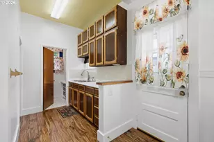 2003 NE Halsey St, Portland, OR 97232 - Photo 16