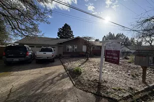 3908 Gifford Pl, Washougal, WA 98671 - Photo 2