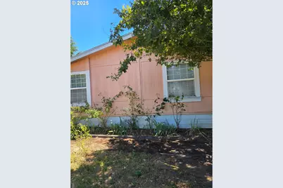 550 S State St #49, Sutherlin, OR 97479 - Photo 1