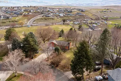 1829 SW Athens Ave, Pendleton, OR 97801 - Photo 1