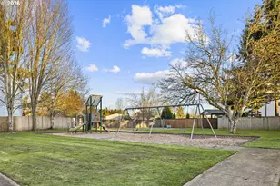 2922 Walnut Ct, Hubbard, OR 97032 - Photo 38