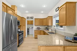 2922 Walnut Ct, Hubbard, OR 97032 - Photo 10