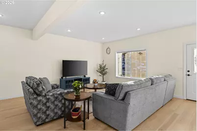 2922 Walnut Ct, Hubbard, OR 97032 - Photo 4