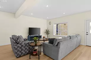 2922 Walnut Ct, Hubbard, OR 97032 - Photo 4