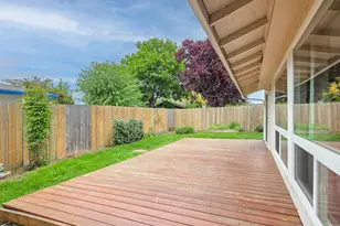 225 SW Fleishauer Ln, McMinnville, OR 97128 - Photo 8