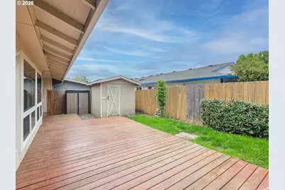 225 SW Fleishauer Ln, McMinnville, OR 97128 - Photo 10