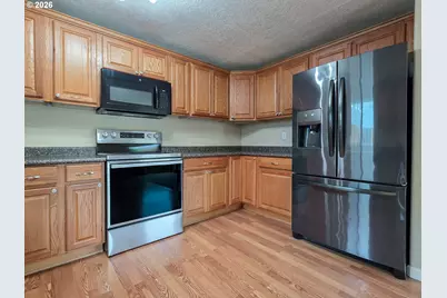 225 SW Fleishauer Ln, McMinnville, OR 97128 - Photo 14