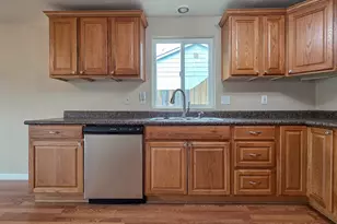 225 SW Fleishauer Ln, McMinnville, OR 97128 - Photo 12