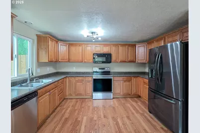 225 SW Fleishauer Ln, McMinnville, OR 97128 - Photo 16