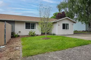 225 SW Fleishauer Ln, McMinnville, OR 97128 - Photo 1