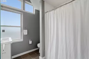 1051 N Fremont St, Portland, OR 97227 - Photo 32