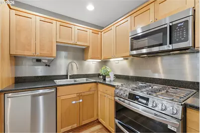 1051 N Fremont St, Portland, OR 97227 - Photo 22