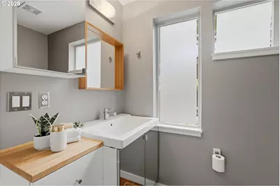 1051 N Fremont St, Portland, OR 97227 - Photo 8