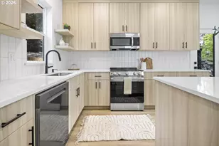 2011 SW Moss St, Portland, OR 97219 - Photo 8