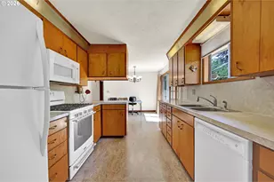444 N 1st St, Creswell, OR 97426 - Photo 6