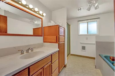 444 N 1st St, Creswell, OR 97426 - Photo 24