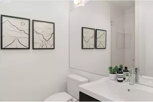 245 SW Meade St, Portland, OR 97201 - Photo 14