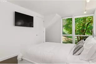 245 SW Meade St, Portland, OR 97201 - Photo 26