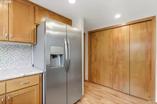 2211 NE 156th Ave, Portland, OR 97230 - Photo 8