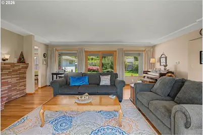 1016 NE 10th Ave, Hillsboro, OR 97124 - Photo 8