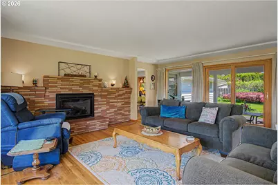 1016 NE 10th Ave, Hillsboro, OR 97124 - Photo 4