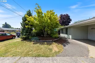 1025 N 3rd St, Woodburn, OR 97071 - Photo 4
