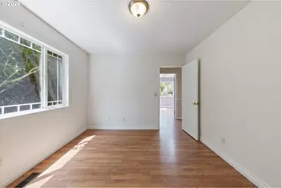 1025 N 3rd St, Woodburn, OR 97071 - Photo 30