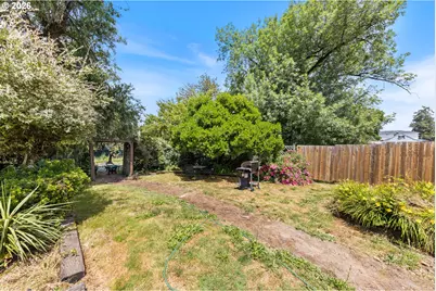 1025 N 3rd St, Woodburn, OR 97071 - Photo 42