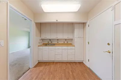 1025 N 3rd St, Woodburn, OR 97071 - Photo 18