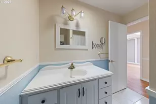 1025 N 3rd St, Woodburn, OR 97071 - Photo 34