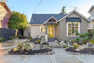 326 NE 8th St, McMinnville, OR 97128 - Photo 2