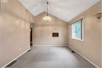 12239 SE Ashley St, Clackamas, OR 97015 - Photo 10