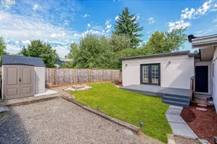 9025 N Clarendon Ave, Portland, OR 97203 - Photo 18