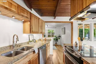 9025 N Clarendon Ave, Portland, OR 97203 - Photo 8
