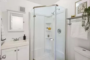 9025 N Clarendon Ave, Portland, OR 97203 - Photo 16