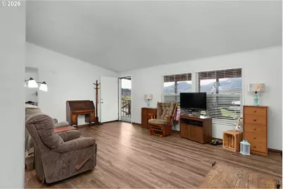 583 Suncrest St, Myrtle Creek, OR 97457 - Photo 6