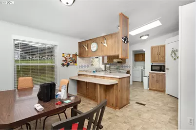 583 Suncrest St, Myrtle Creek, OR 97457 - Photo 8