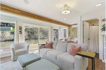 376 N Tomahawk Island Dr, Portland, OR 97217 - Photo 16