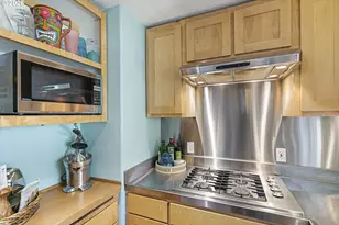 376 N Tomahawk Island Dr, Portland, OR 97217 - Photo 8