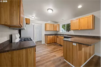 583 SE Ponderosa Dr, Madras, OR 97741 - Photo 6